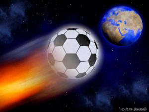 ein Fussball fliegt wie ein Komet durchs Weltall an der Erde vorbei - Fotocomposing